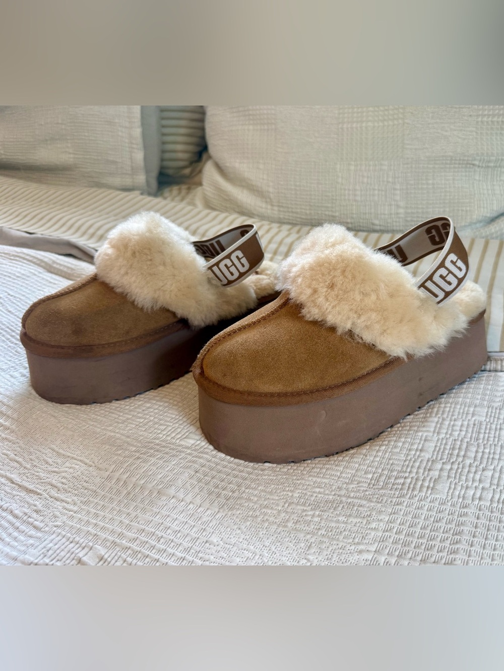 UGG Funkette Platform Slipper Sandal - Chestnut (Women’s Size 6)